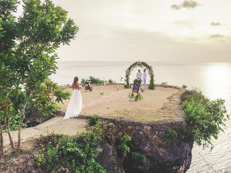 Ślub na klifie „Tuż nad oceanem``