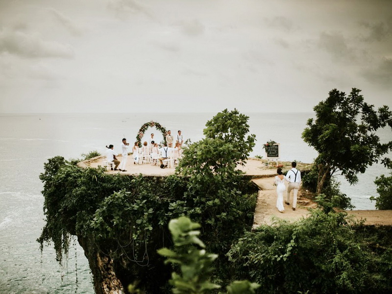 Ślub na klifie „Tuż nad oceanem``