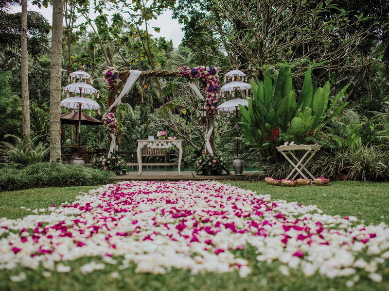 Ślub w tropikalnym raju - przy basenie