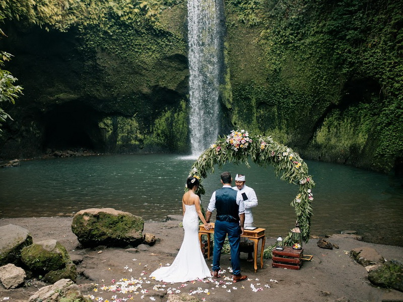 Ślub pod wodospadem